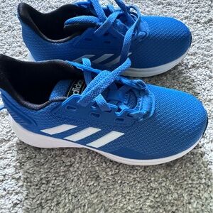 Boy adidas gym shoe